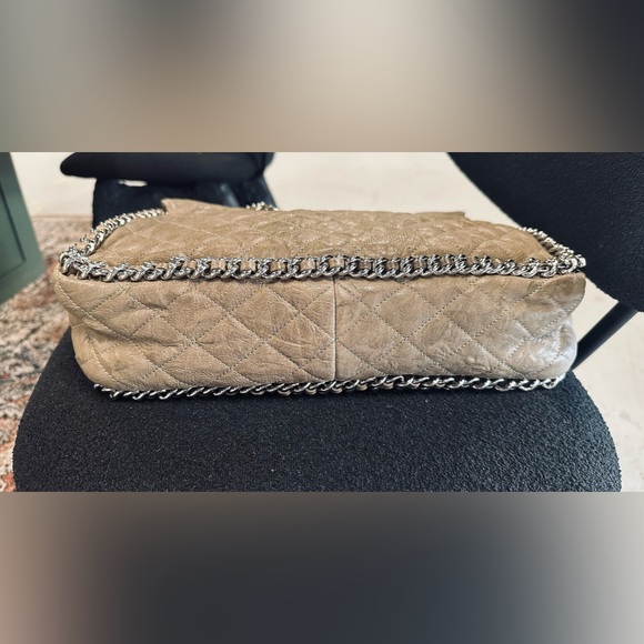 Chanel Quilted chain shoulder bag caviar leather kaki colour - Picture 6 of 7